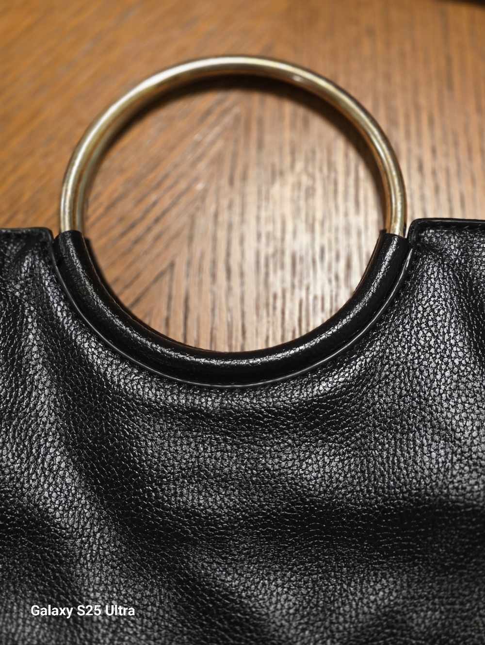 STUNNING Butter-Soft Vegan Leather Fold-Over O-Ring Crossbody Bag/ Clutch - Picture 10 of 16